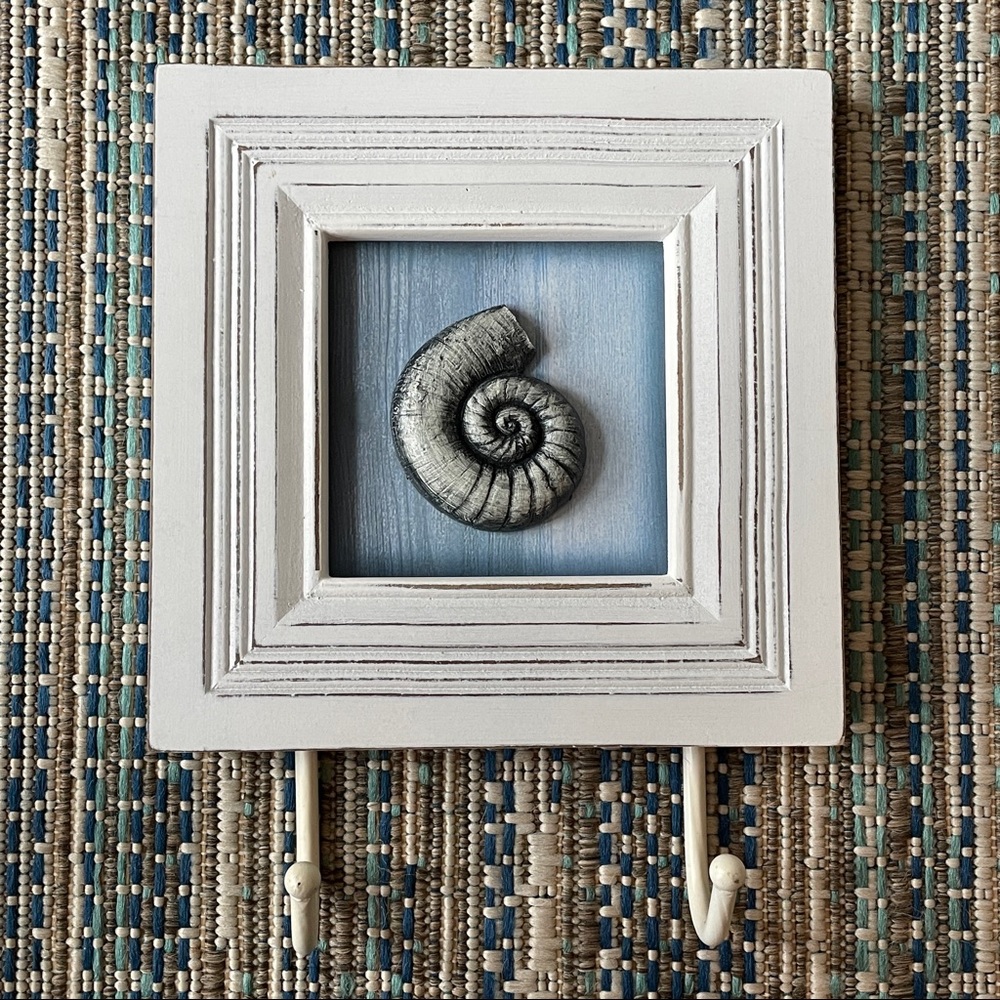 Nautilus rack for small towels or keychains